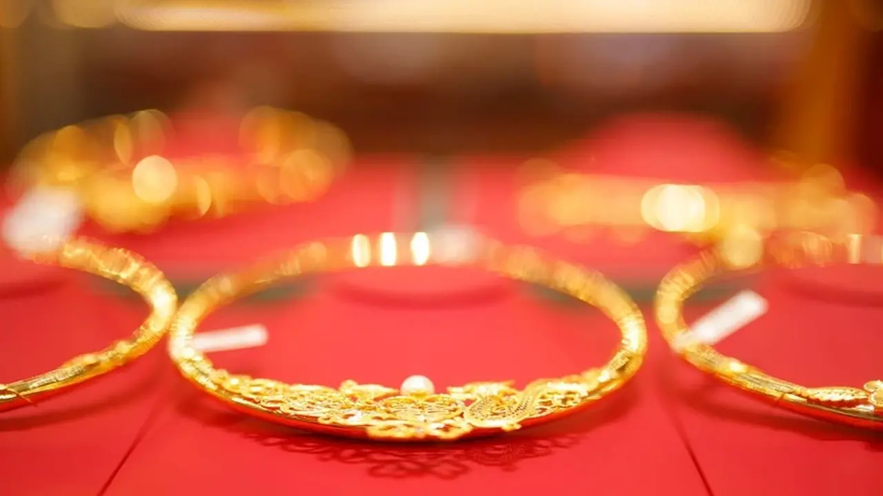 لماذا قفزت أسعار سبائك الذهب والخواتم إلى مستويات قياسية جديدة؟